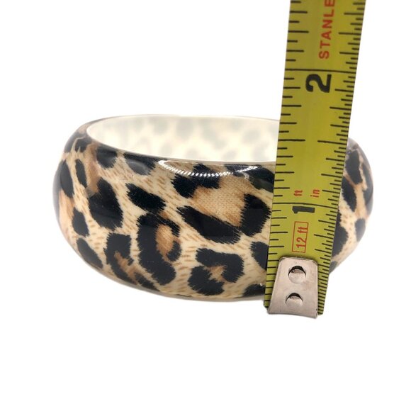 Leopard print wide bangle bracelet – chunky acrylic lucite style animal print - Picture 4 of 9